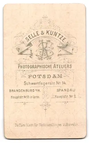 Fotografie Selle & Kuntze, Potsdam, Schwertfegerstr. 14, Herr im Anzug