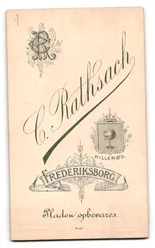 Fotografie C. Rathsach, Frederiksborg, Junger Herr im Anzug mit Fliege