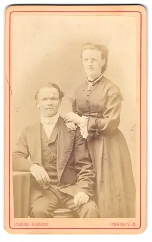 Fotografie Edmund Behncke, Schwerin i. M., Wismarsche Str. 26, Junges Paar in eleganter Kleidung