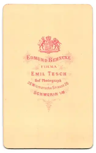 Fotografie Edmund Behncke, Schwerin i. M., Wismarsche Str. 26, Junges Paar in eleganter Kleidung