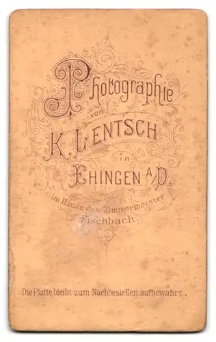 Fotografie K. Lentsch, Ehingen a. D., Junger Herr im Anzug mit Fliege