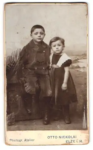 Fotografie Otto Nickolai, Elze i. H., Kinderpaar in modischer Kleidung