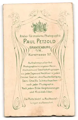 Fotografie Paul Petzold, Brandenburg a. H., Kurstrasse 52, Kleines Mädchen im Kleid mit Brüderchen