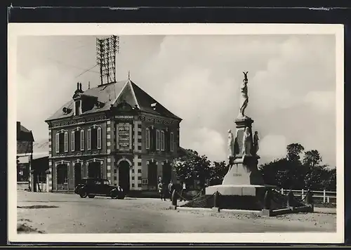 AK Viller Bocage, La Poste et le Monument aux Morts