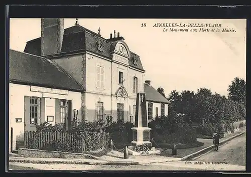 AK Asnelles-la-Belle-Plage, Le Monument aux Morts et la Mairie