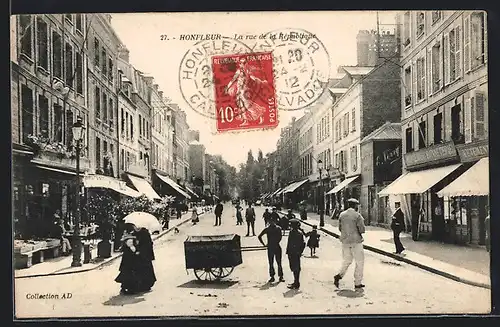 AK Honfleur, La rue de la République