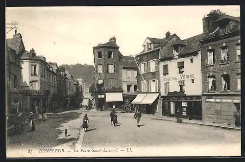 AK Honfleur, La Place Saint-Léonard