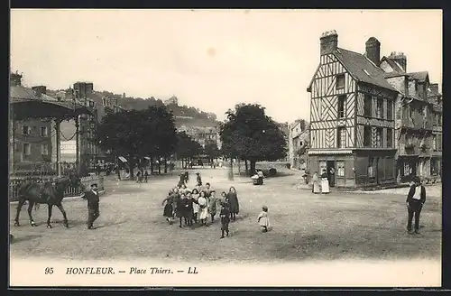 AK Honfleur, Place Thiers