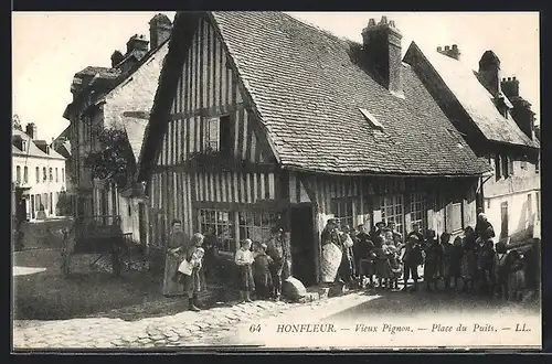AK Honfleur, Vieux Pignon, Place du Puits