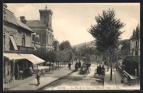 AK Dives, La Rue de la Gare et l`Hotel de Ville, Pferdewagen