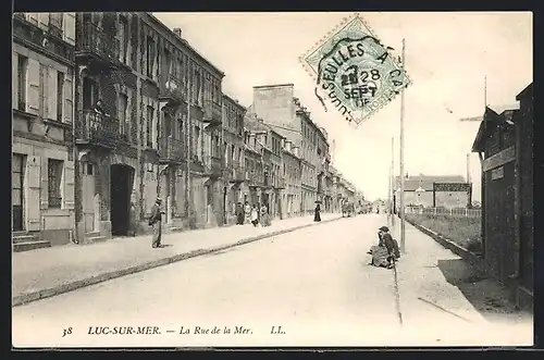AK Luc-sur-Mer, la rue de la Mer