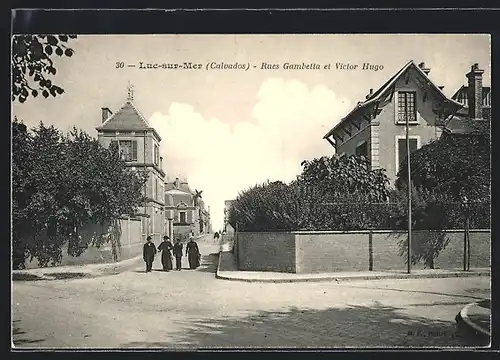 AK Luc-sur-Mer, Rues Gambetta et Victor Hugo