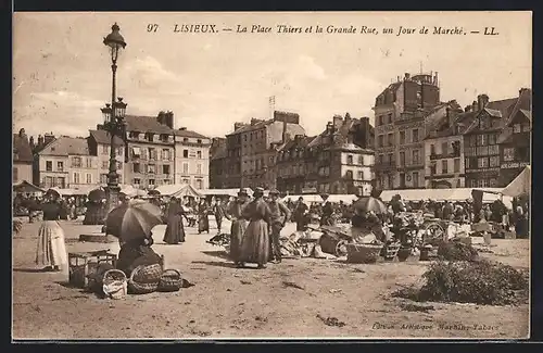 AK Lisieux, La Place Thiers et la Grande Rue, un jour de Marché