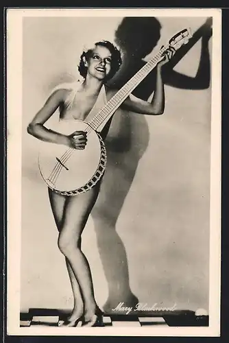 AK Schauspielerin Mary Blackwood spielt im Badeanzug Banjo