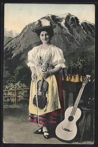 AK Frau in Tracht spiel Geige vor Bergpanorama