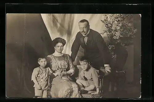 AK Eleonore und Ernst Ludwig von Hessen-Darmstadt mit ihren Kindern, Flugpost-Stempel Flugpost am Rhein und am Main