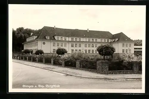 AK Giengen a. Brz., Strasse an der Bergschule