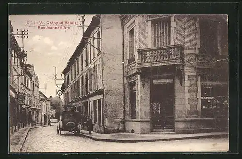 AK Crépy-en-Valois, Rue Jeanne d`Arc, Strassenpartie