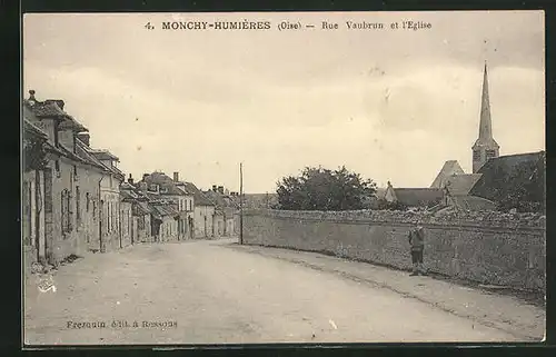 AK Monchy-Humières, Rue Vaubrun et l`Eglise