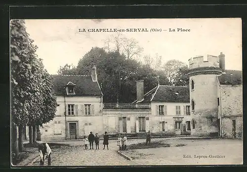 AK La Chapelle-en-Serval, la Place