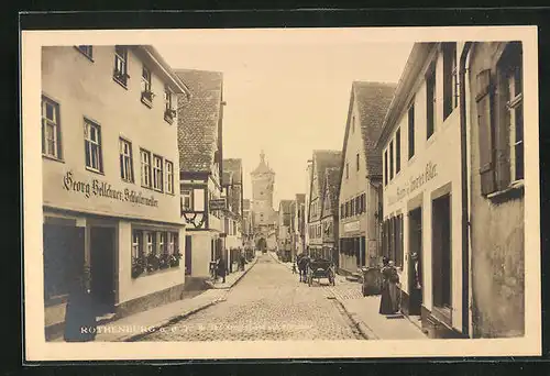 AK Rothenburg o. d. T., Strassenblick in die Klingergasse mit Geschäften