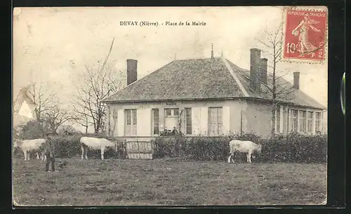 AK Devay, Place de la Mairie