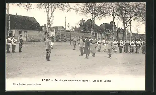 AK Fours, Remise de Médaille Militaire et Croix de Guerre