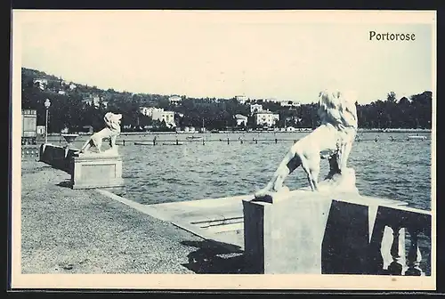 AK Portorose, Löwenskulpturen an der Seepromenade