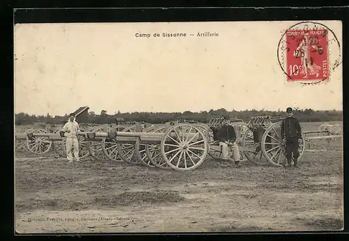 AK Camp de Sissonne, Artilleriegeschütze im Felde