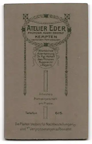 Fotografie Atelier Eder, Kempten, Dame mit ondulierten Haaren und gemustertem Kragen