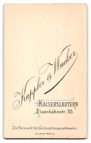 Fotografie Kappler & Wacker, Kaiserslautern, Eisenbahnstrasse 35, Junge Dame mit festlicher Frisur im Rüschenkleid