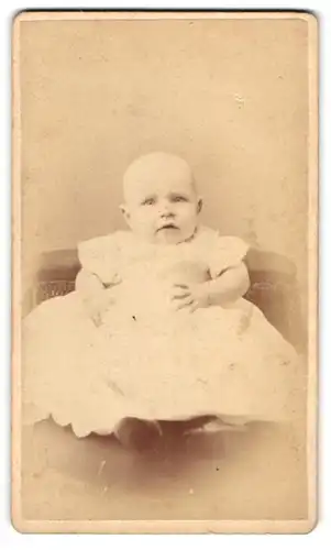 Fotografie Gross Bro`s, Brooklyn /NY, Atlantic Ave 176, Baby im Taufkleid