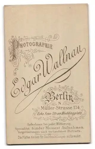 Fotografie Edgar Wallnau, Berlin, Müller-Strasse 174, Dame mit gewellten Haaren und Halsband im taillierten Kleid