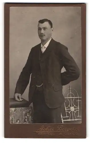 Fotografie Clemens Berger, Kempten, Sonnenstrasse, Herr im Anzug mit Krawatte