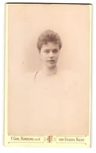 Fotografie F. Carl, Homburg v. d. H., Kaiser Friedrich-Promenade 57, Junge Dame mit toupiertem Haar