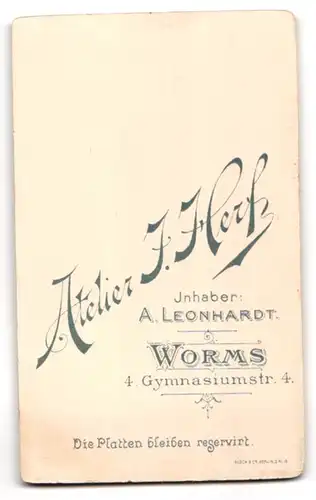 Fotografie Atelier J. Herf, Worms, Gymnasiumstrasse 4, Bürgerliches Fräulein mit Halskette