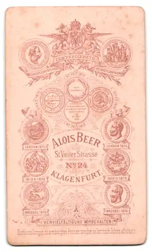 Fotografie Alois Beer, Klagenfurt, St. Veiter Strasse 24, Junger Mann im Anzug