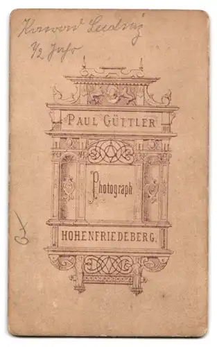 Fotografie Paul Güttler, Hohenfriedeberg, Süsses Kleinkind im Hemd mit nackigen Füssen