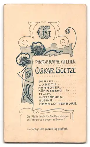 Fotografie Oskar Goetze, Berlin, Dresdenerstr. 135, Junge Dame in Bluse und Rock