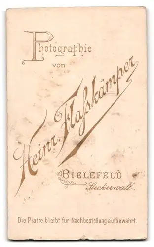 Fotografie Heinr. Flasskämper, Bielefeld, Sieckerwall, Eleganter Herr mit Oberlippenbart