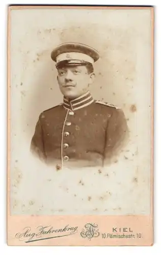 Fotografie Aug. Fahrenkrug, Kiel, Matrose in Uniform des Seebataillon
