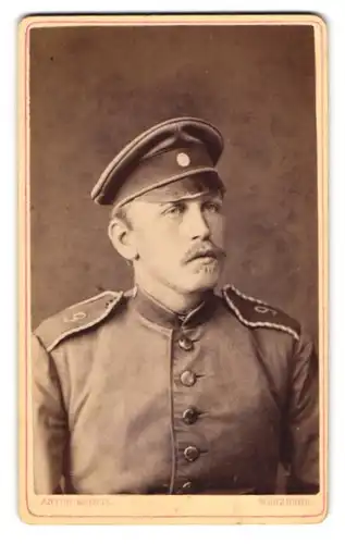 Fotografie Anton Kreutl, Würzburg, Einjährig-Freiwilliger in Uniform Rgt. 6