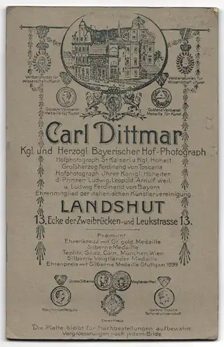 Fotografie Carl Dittmar, Landshut, Soldat in Feldgrau Uniformmantel mit Sohn in Feldgrau Uniform