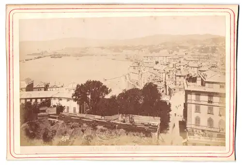 Fotografie unbekannter Fotograf, Ansicht Genova, Blick auf die Stadt vom Berg aus gesehen