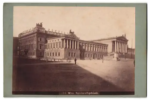 Fotografie unbekannter Fotograf, Ansicht Wien, am Reichsrathgebäude