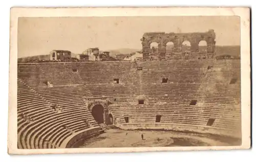 Fotografie unbekannter Fotograf, Ansicht Verona, im Inneren der Arena
