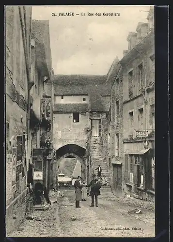 AK Falaise, La Rue des Cordeliers, Strassenpartie
