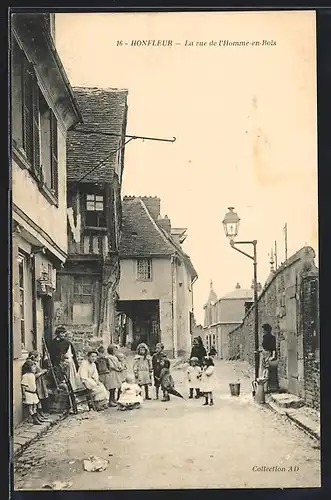 AK Honfleur, La rue de l`Homme-en-Bois, Strassenpartie