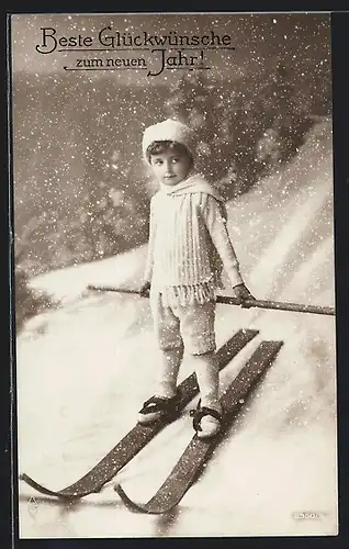 AK Kleiner Junge auf Skiern im Schnee