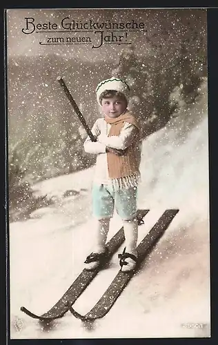 AK Junge auf Skiern im Schnee